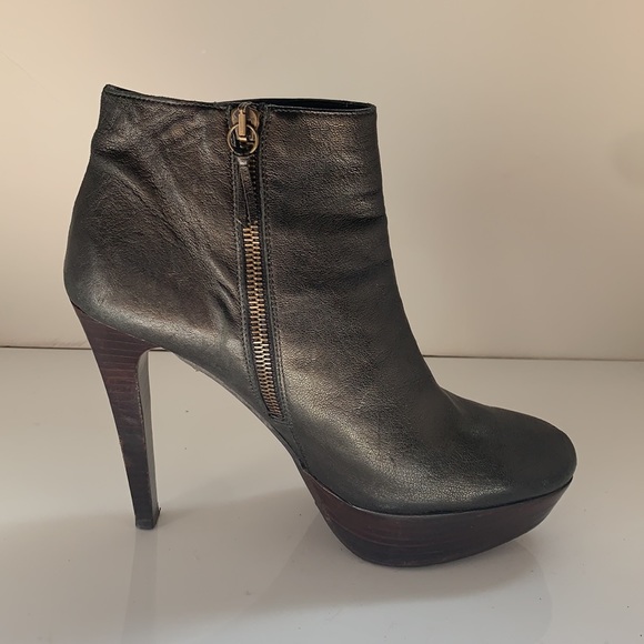 Stewart Weitzman Black Stacked Heeled Booties - Picture 5 of 16